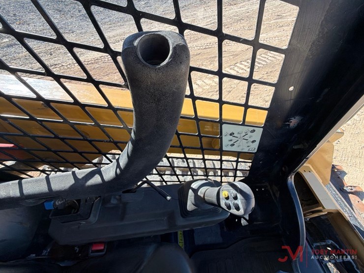 2021-caterpillar-259d3-image-17