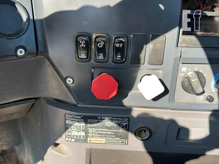 2012-mack-pinnacle-chu613-image-11