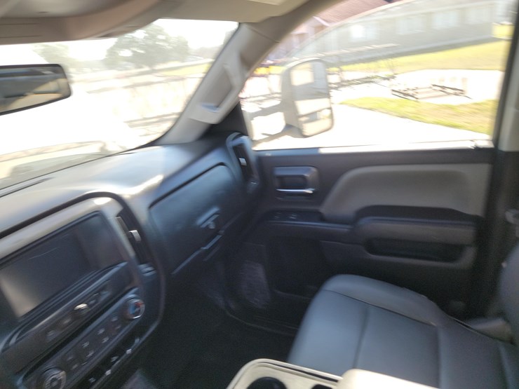 2018-chevrolet-3500-image-11