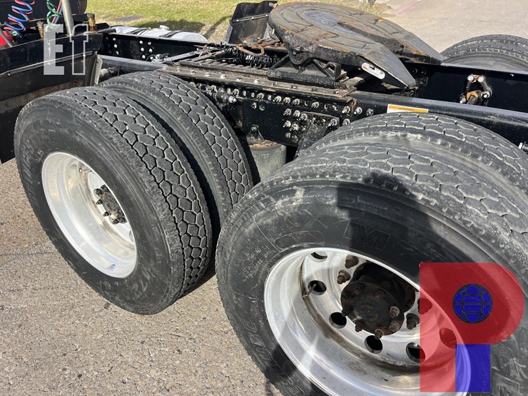 2015-mack-pinnacle-chu613-image-8