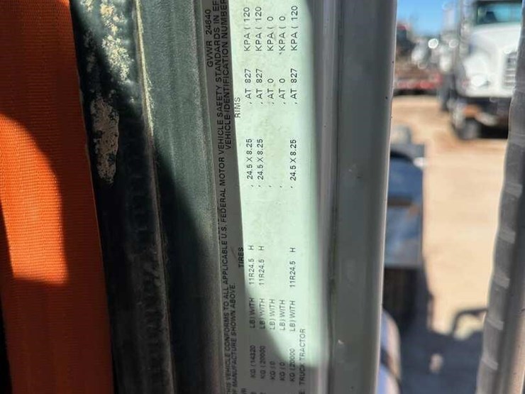 2020-mack-granite-64ft-image-7