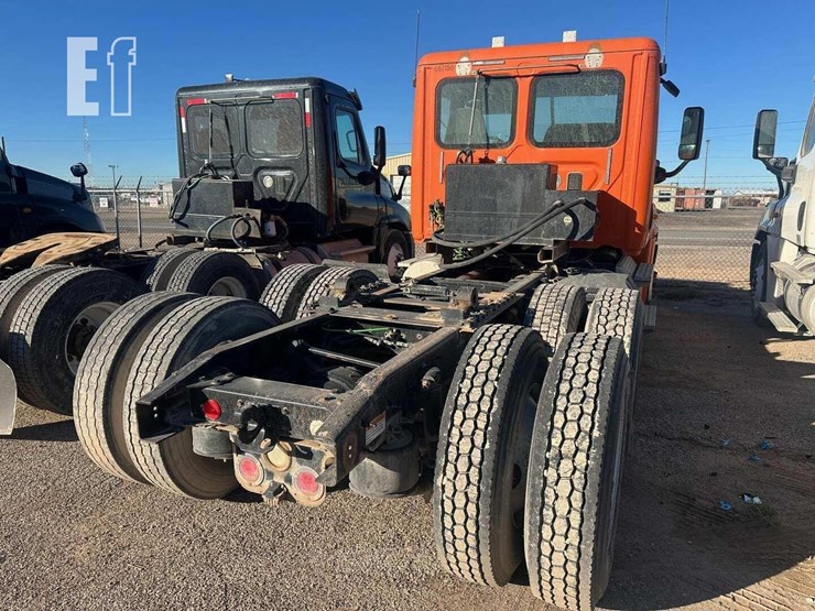 2014-freightliner-cascadia-125-image-4