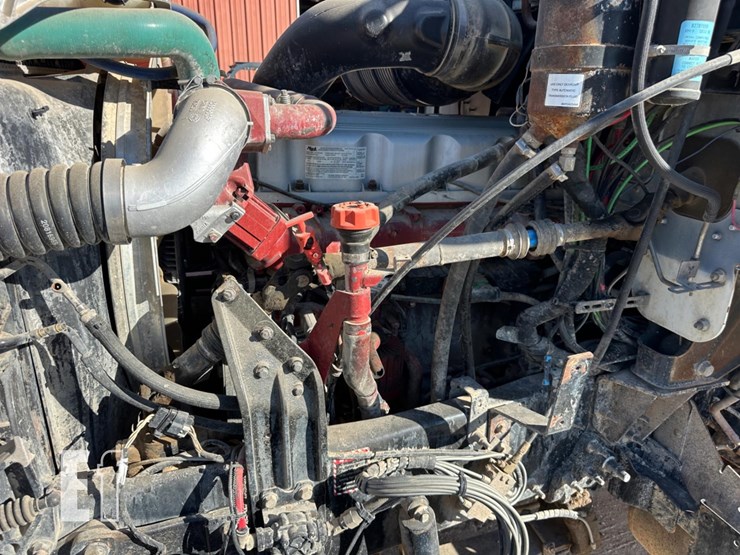 2012-mack-granite-gu713-image-18