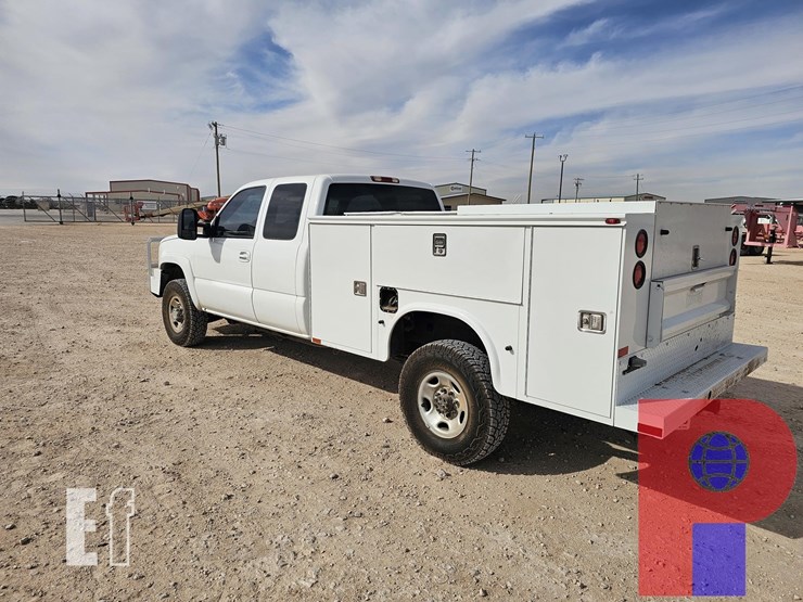 2004-chevrolet-silverado-2500hd-image-12