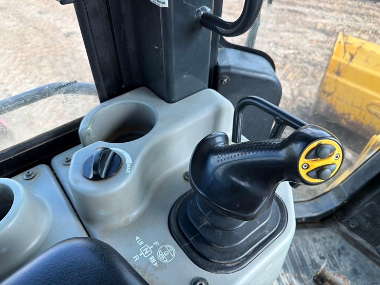 2021-komatsu-d51pxi-24-image-24