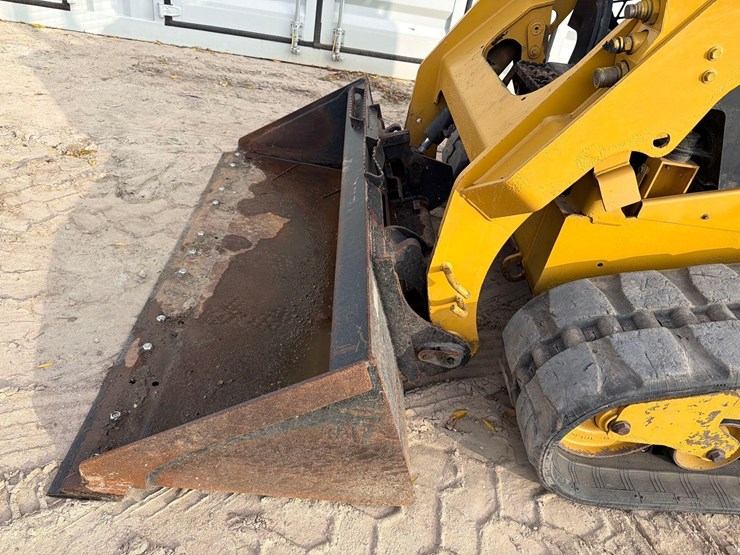 2021-caterpillar-259d3-image-12