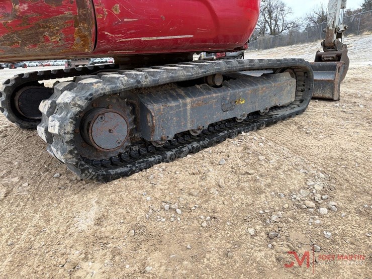 takeuchi-tb240-image-8