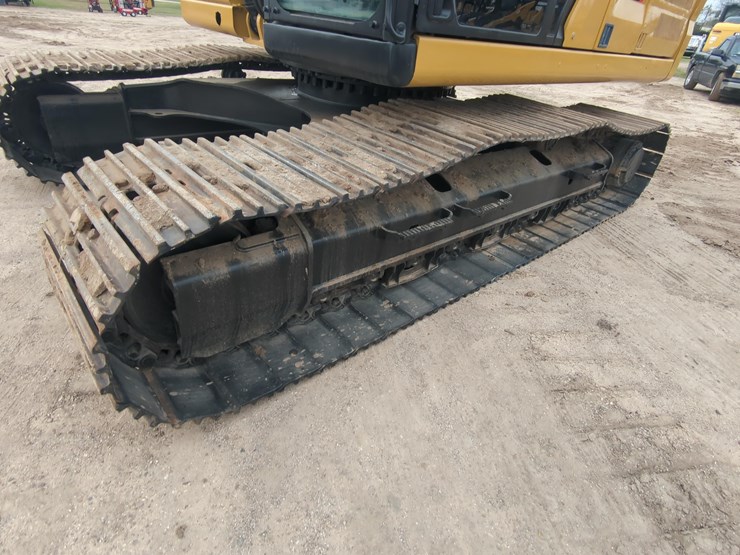 2019-caterpillar-330gc-image-12