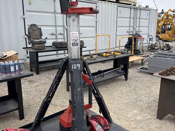 milwaukee-cordless-light-stand-w/-charger-image-1