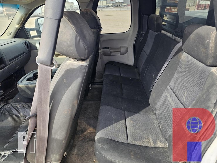 2011-chevrolet-silverado-2500hd-image-13