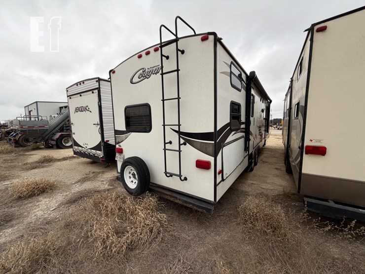 2014-keystone-rv-co-cougar-x-lite-31sqb-image-6