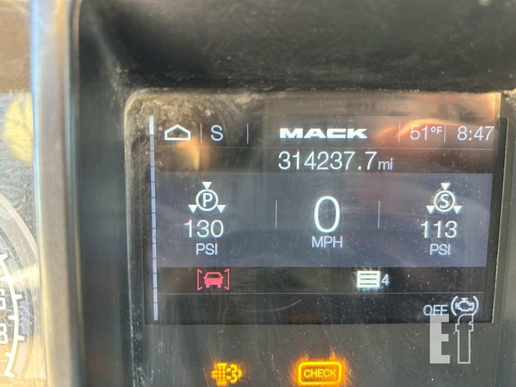 2020-mack-pinnacle-64t-image-14