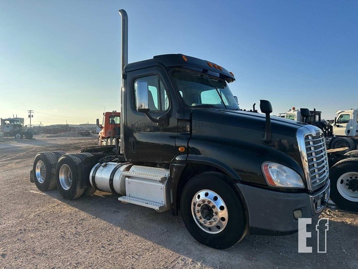 2013-freightliner-cascadia-125-image-3