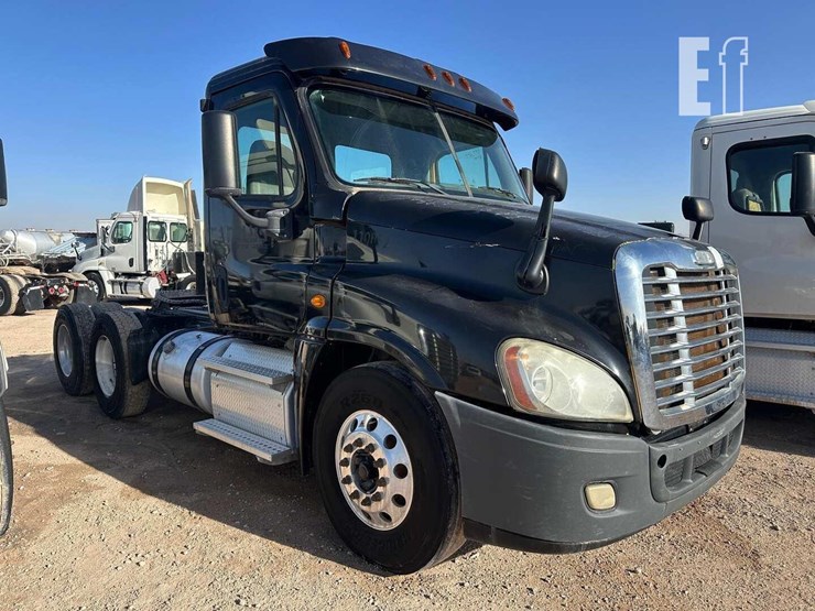 2013-freightliner-cascadia-125-image-3