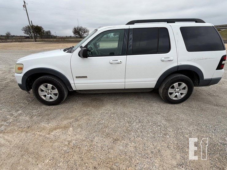 2007-ford-explorer-xlt-image-8