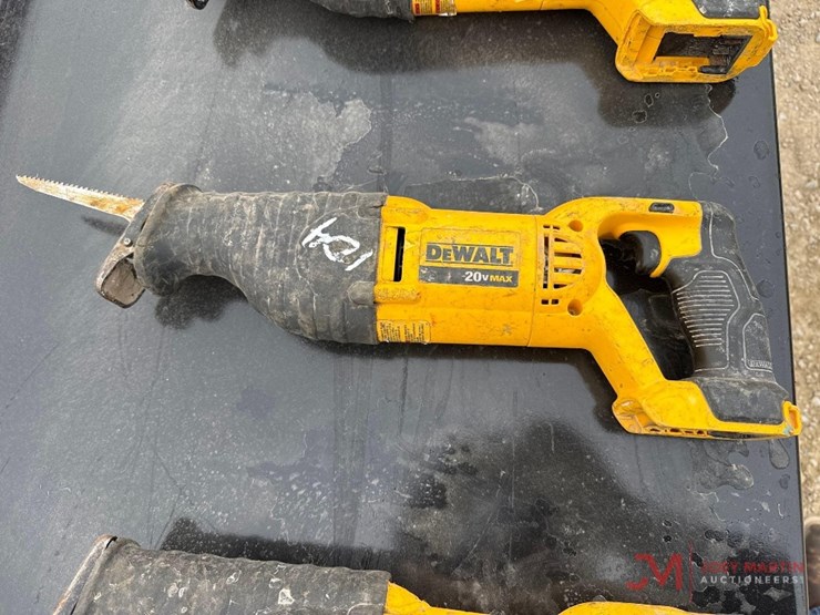 (1)-dewalt-20v-reciprocating-saw-(no-battery)-image-1