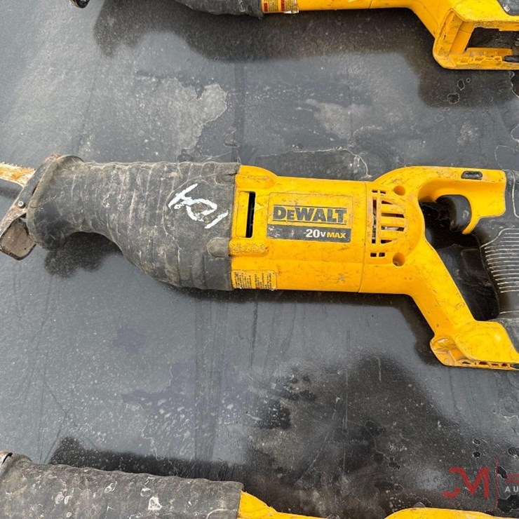 (1) DEWALT 20V RECIPROCATING SAW (NO BATTERY)