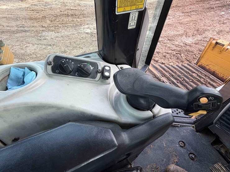 2017-caterpillar-d6n-lgp-image-20