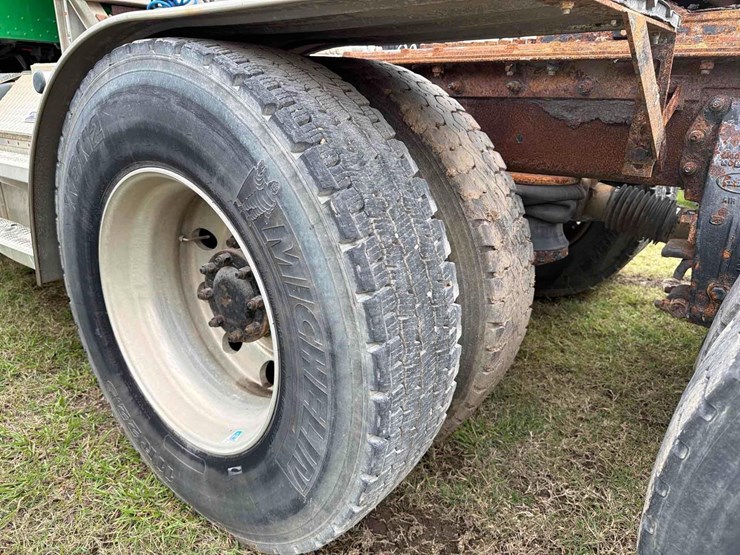 2014-peterbilt-386-image-8