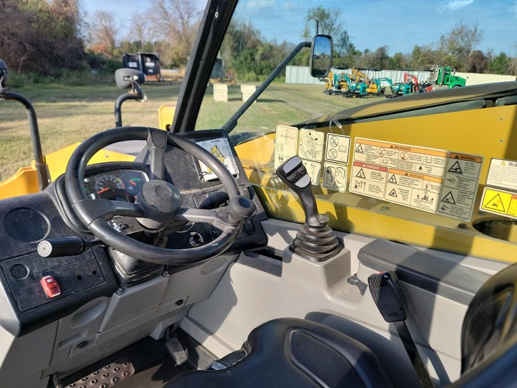 2020-caterpillar-tl1255-image-13