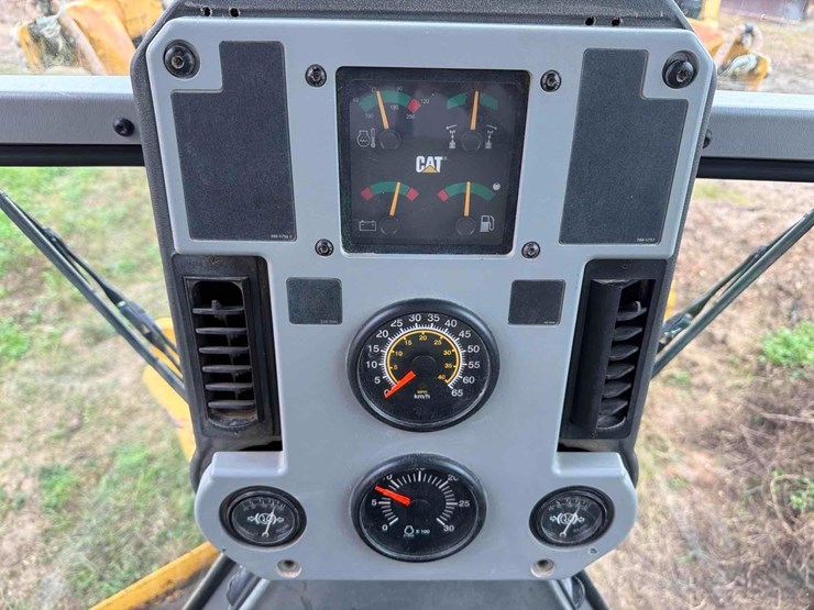 2017-caterpillar-140k-image-24