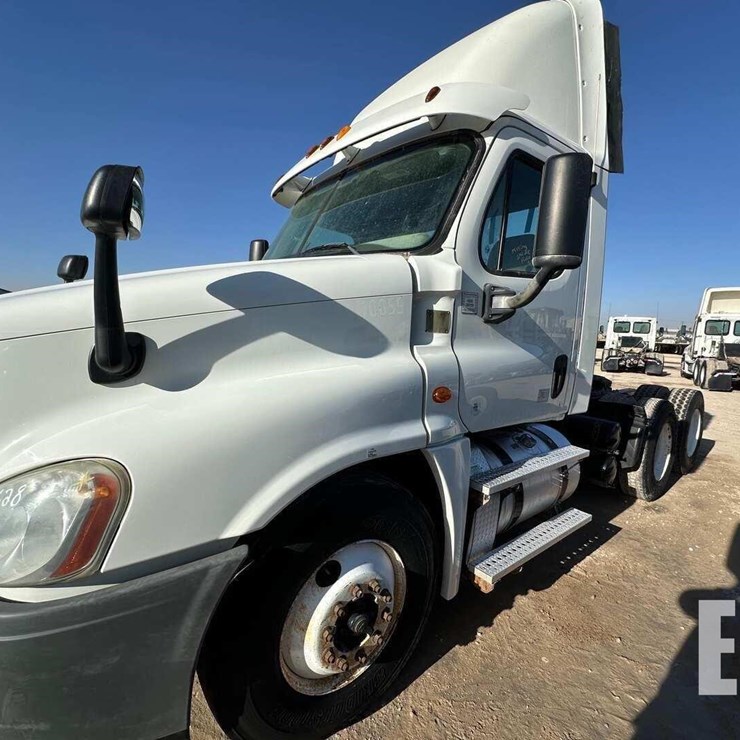 2013 FREIGHTLINER CASCADIA 125