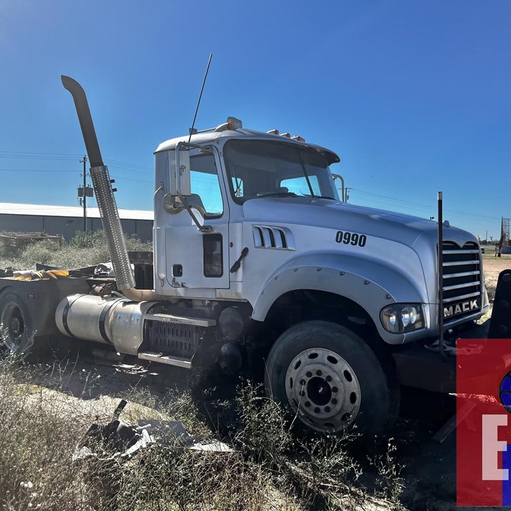 2012 MACK GRANITE GU713