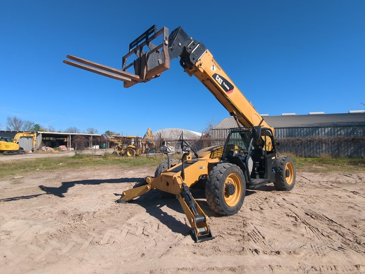 2019-caterpillar-tl1055d-image-2