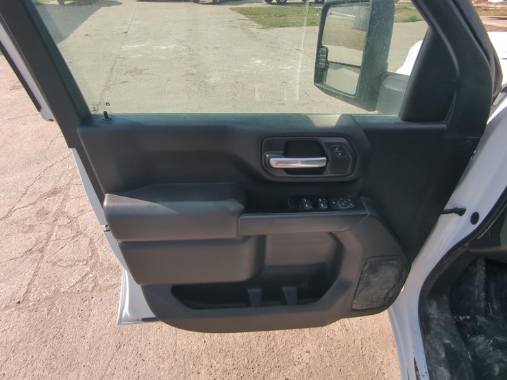 2022-chevrolet-2500-image-10