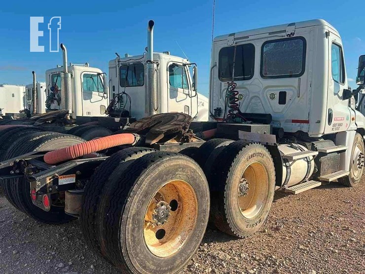 2014-freightliner-cascadia-125-image-6