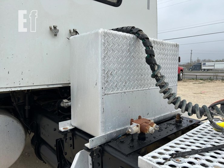 2014-western-star-4900-image-10