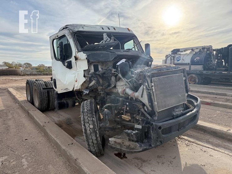 2017-freightliner-cascadia-125-image-2