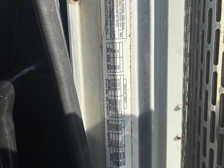 2007-peterbilt-385-image-12