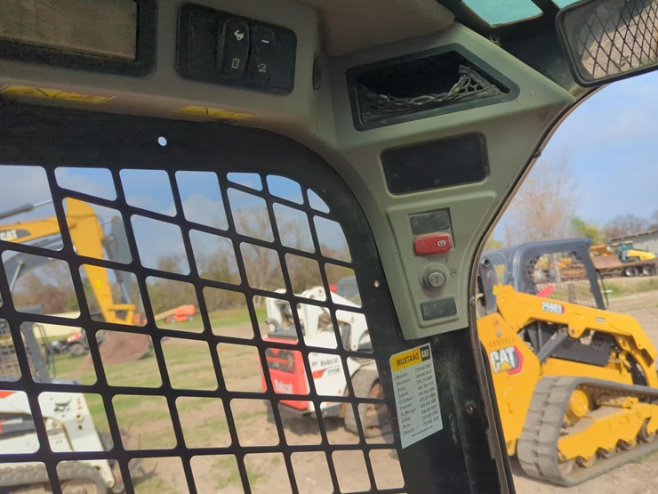 2020-caterpillar-259d3-image-12