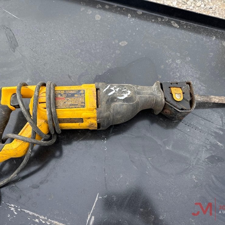 DEWALT ELECTRIC RECIPROCATING SAW