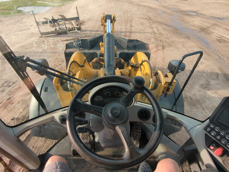 2019-caterpillar-938m-image-16