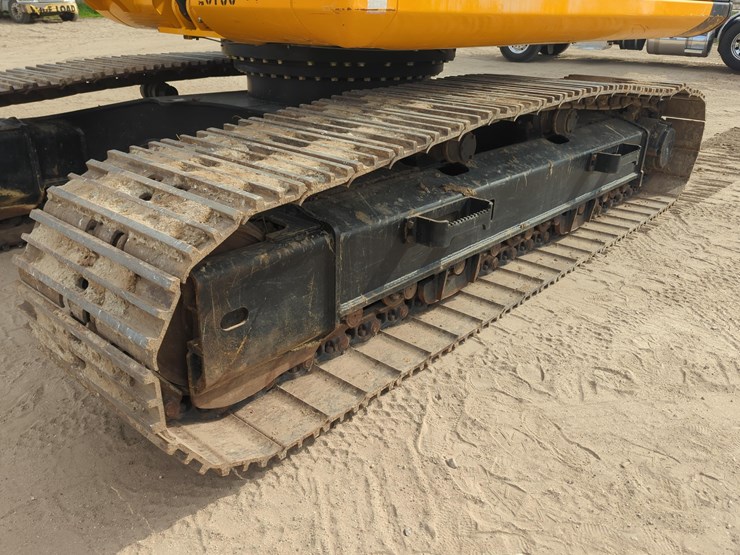 2020-jcb-js300-lc-image-12