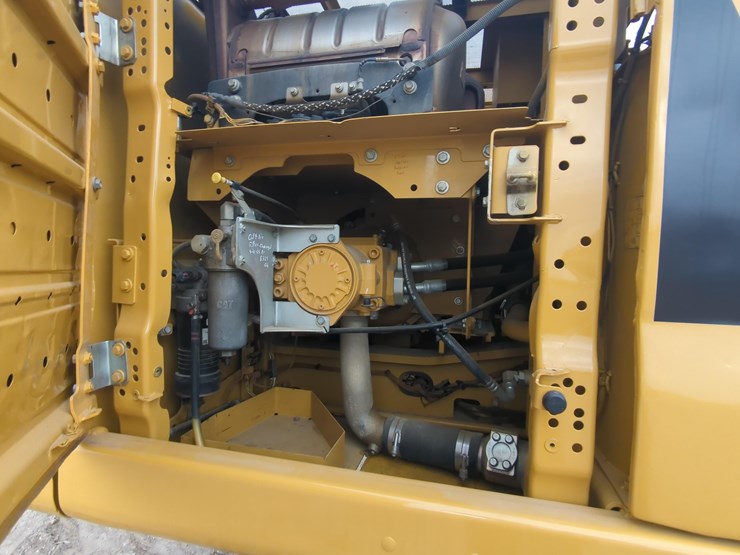 2019-caterpillar-330gc-image-18