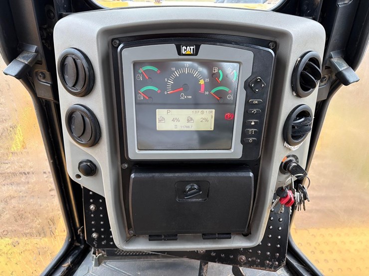 2016-caterpillar-d6t-lgp-image-23
