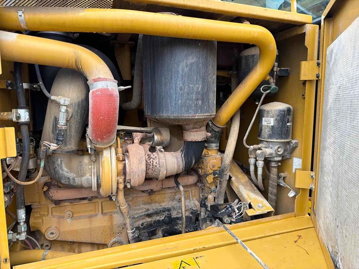 2017-caterpillar-140k-image-12