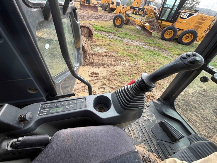 2021-komatsu-pc210-lc-11-image-26