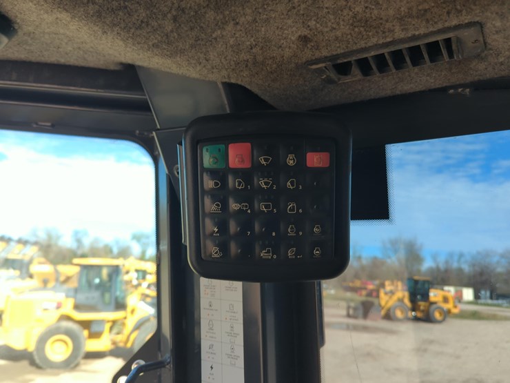 2018-deere-850k-lgp-image-17