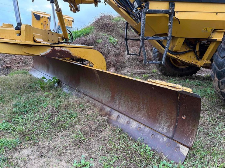 2017-caterpillar-140k-image-18