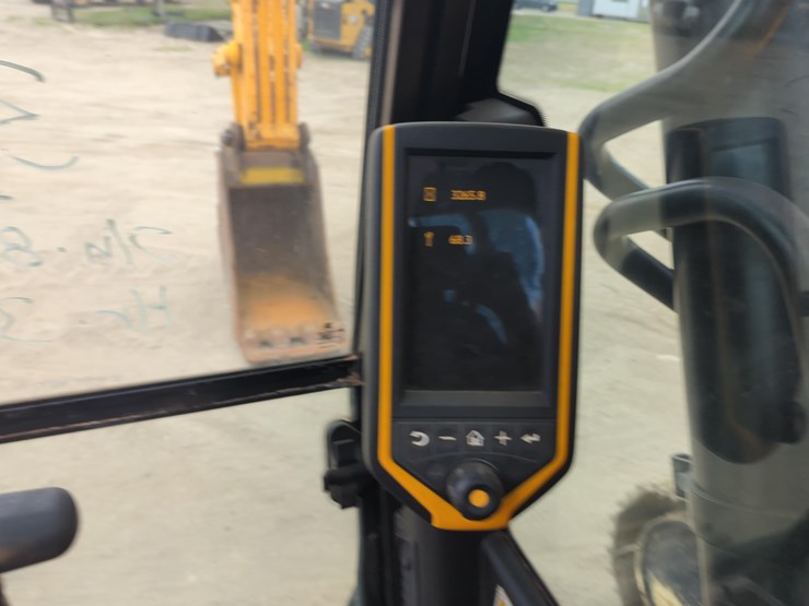 2019-jcb-js300-lc-image-22
