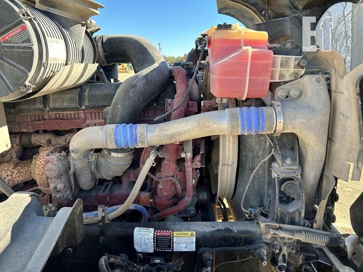 2020-mack-granite-64ft-image-17