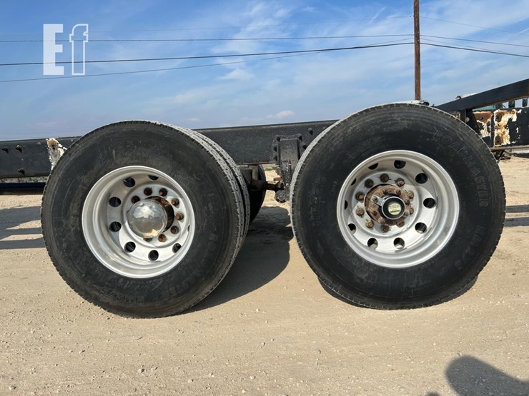 2009-peterbilt-340-image-12