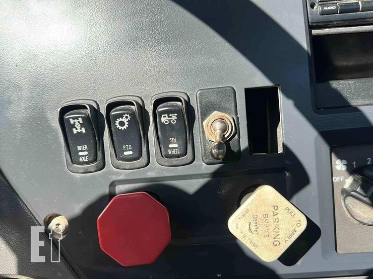 2012-mack-pinnacle-chu613-image-11