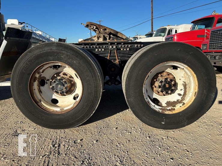 2020-mack-pinnacle-64t-image-18