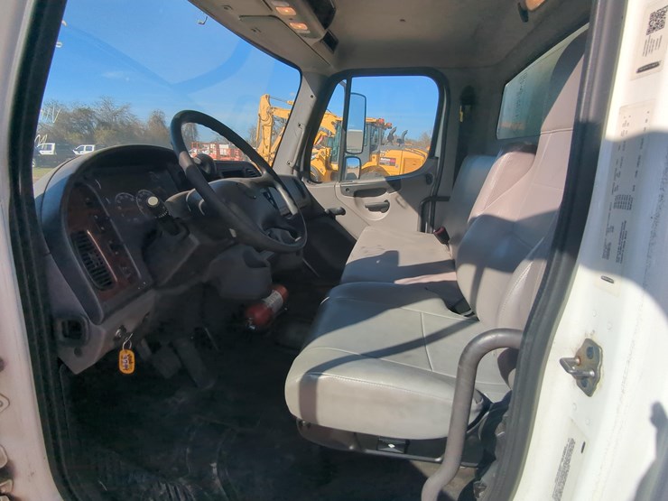 2019-international-van-truck-vn:dlp3794-image-15