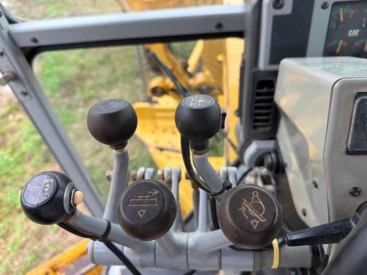 2017-caterpillar-140k-image-26